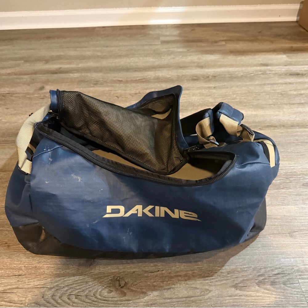 Dakine Ranger 60L duffel bag (navy)